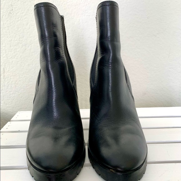 Michael Kors Thea Boots, size 8.5 - Picture 4 of 6